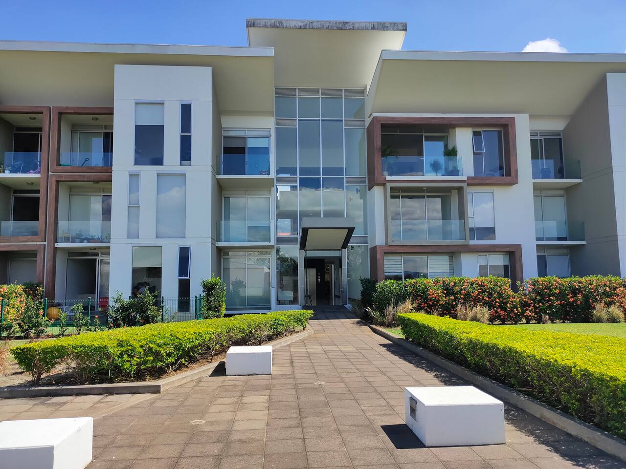 Best Location in Santa Ana - 2BR APT AC|Gym|Pool