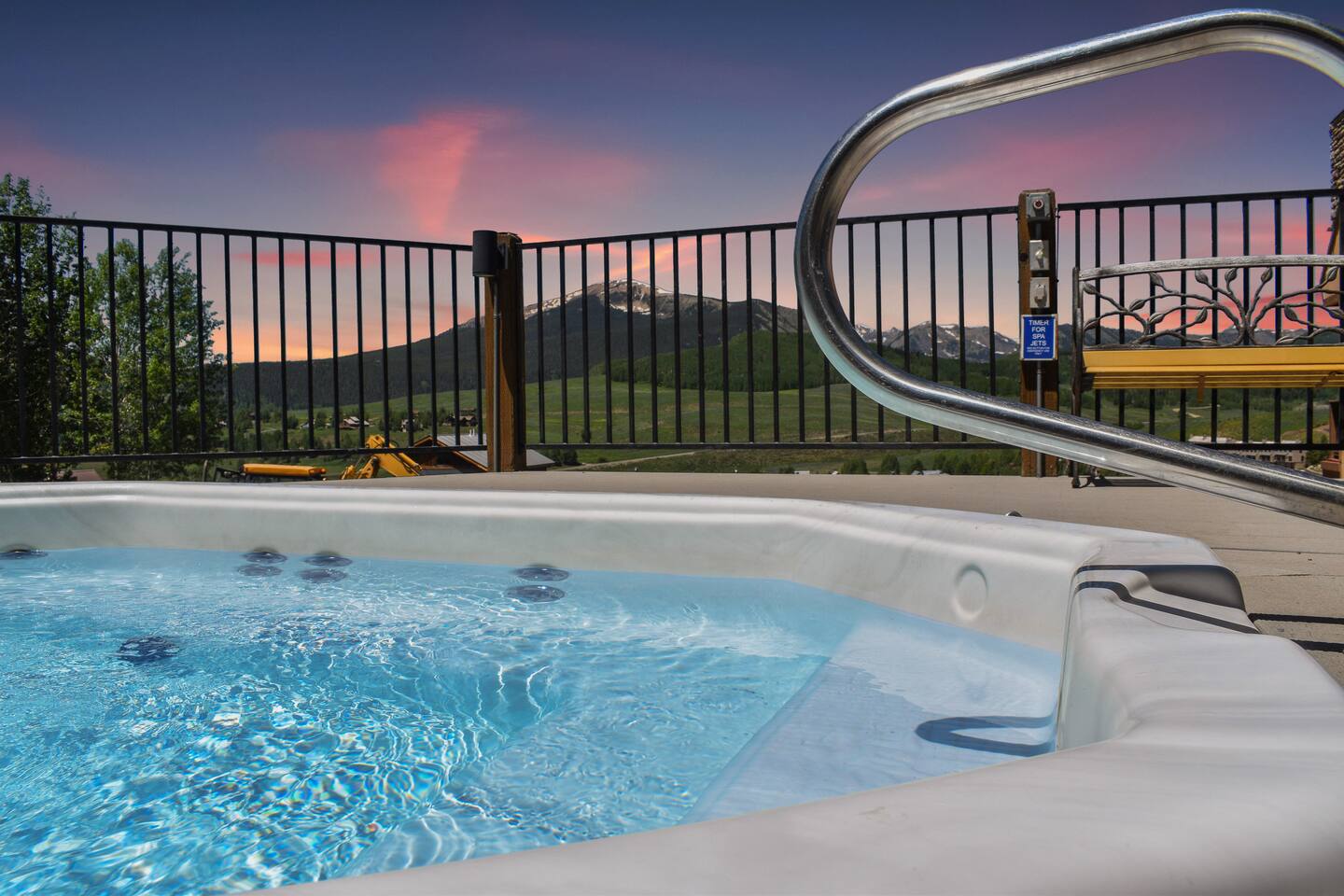 Ski In, Quick Walk+ Hot Tub Great For Families!