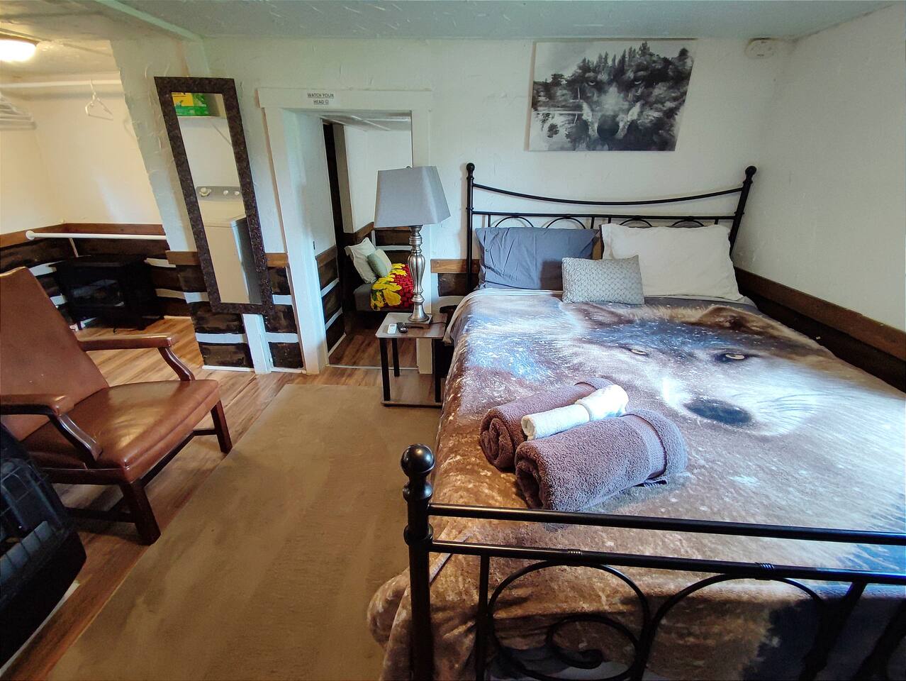 Wolf's Cabin-Walk to Historic Downtown Noblesville