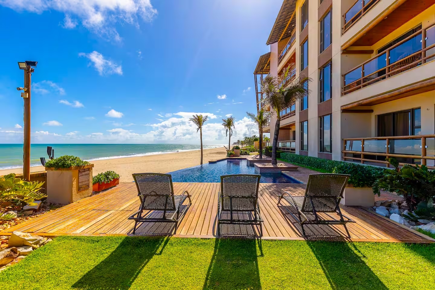 Deluxe Apt Beachfront Fantastic View Infinity pool