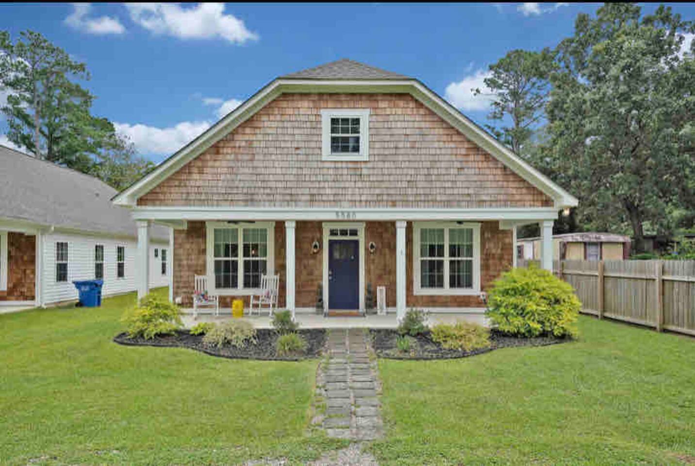 The Brookshire Bungalow~Coastal Gem mins to Beach!
