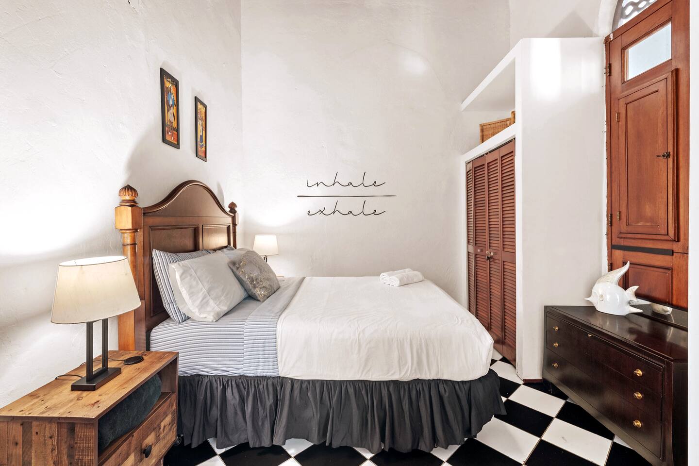 Quiet Romantic Retreat: Walk Everywhere