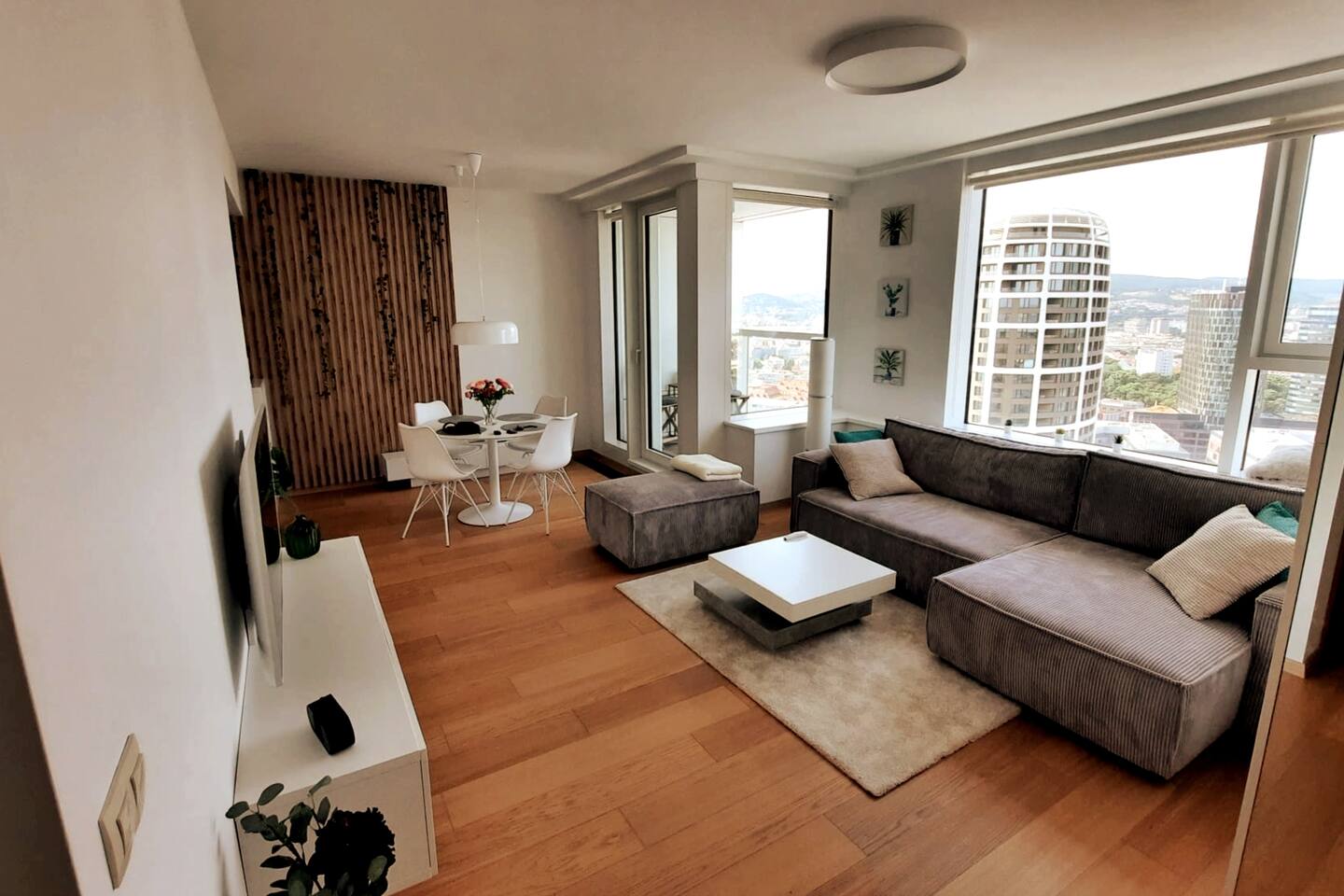 Výhľad na mesto 27. posch., free parking, bezkľúčo