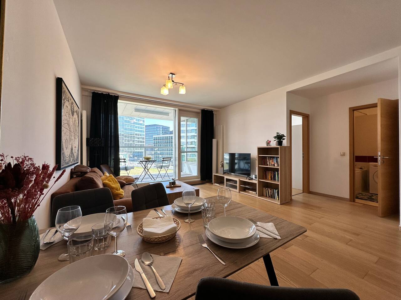 Self check-in, Danube bank, free parking