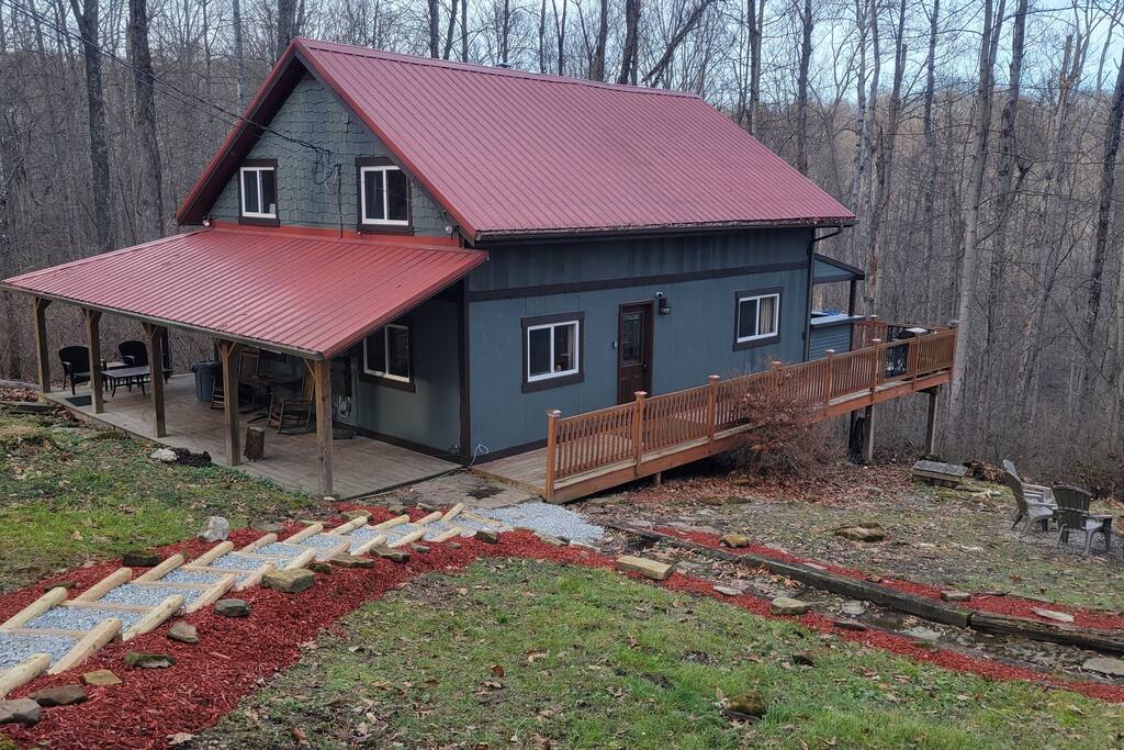 Secluded Rustic Retreat, Hot Tub, & Fire Pit