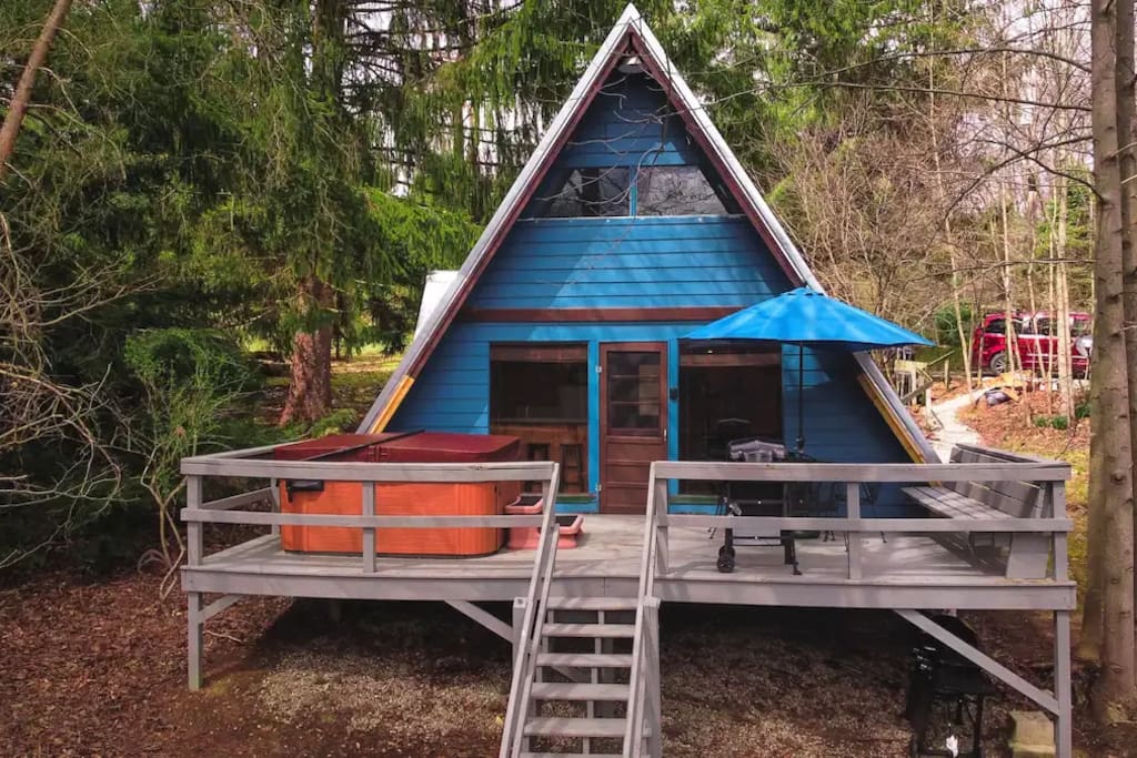 Whispering Waters, Hocking Hills, Hot Tub, Pond