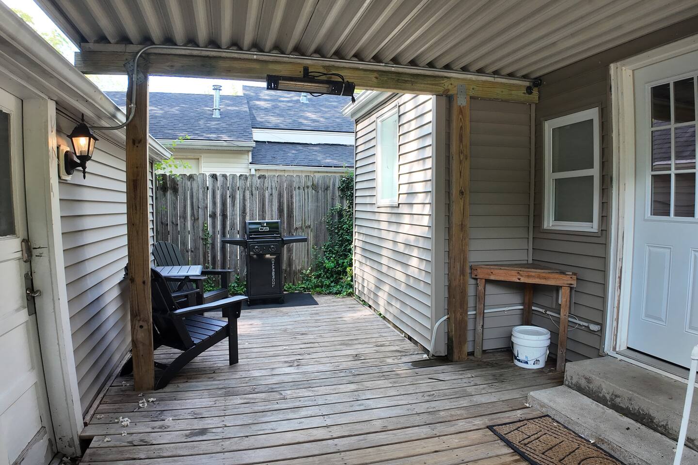 Spartan Campus House Walk to MSU Modern Two Bedroom Stay with Patio and Grill — 4