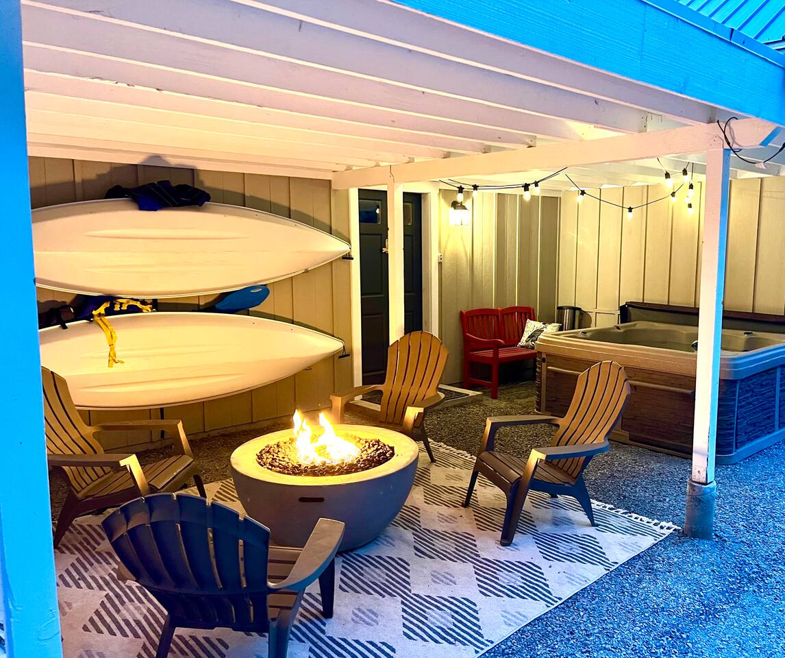 Dog friendly cottage w/Hot Tub+Kayaks, & e-bike