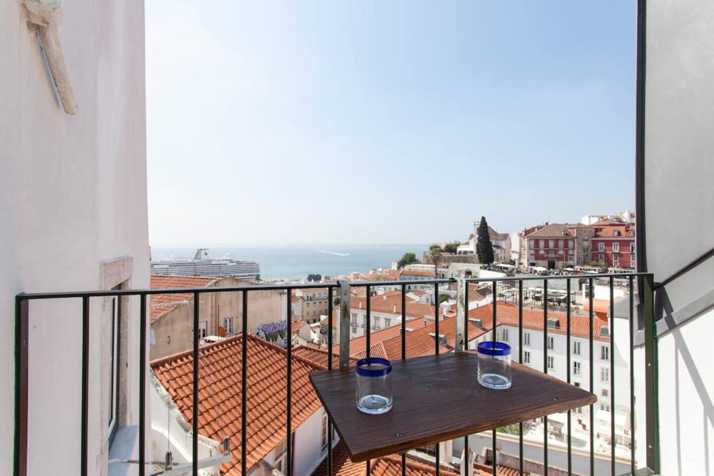 Top floor flat with best Lisbon view from terrace!
