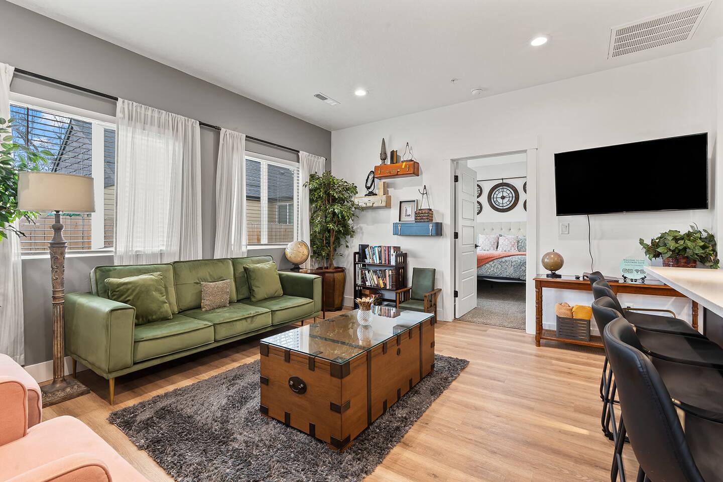 Explorers Suite Walkable to Greenbelt & Winery