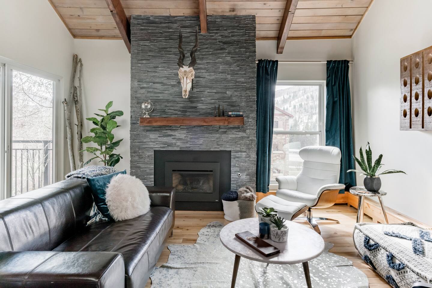 Vail Haus: 2BD/2BA + Loft on Vail’s Free Bus Route