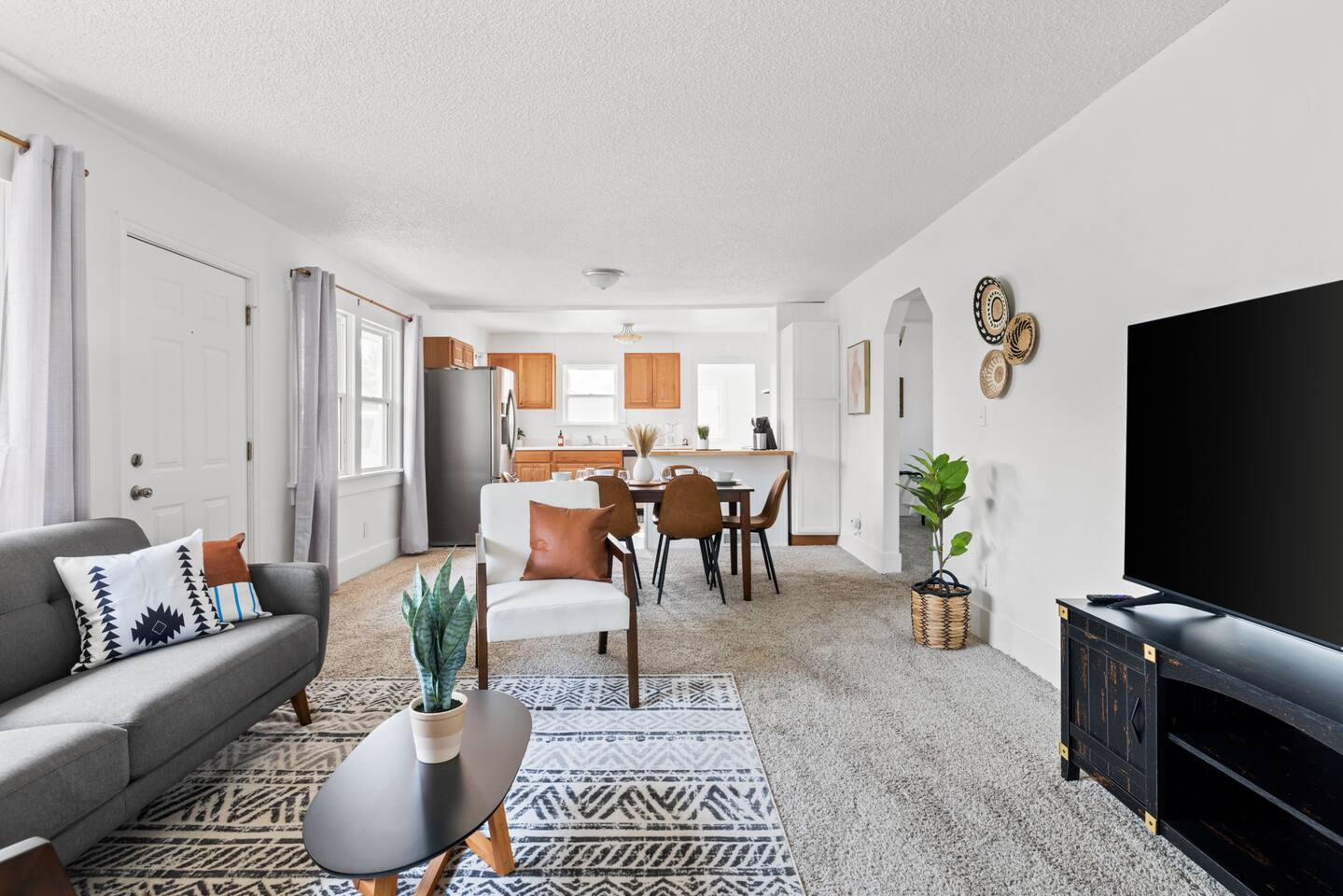 Bright & Modern 5th St Home in Nampa