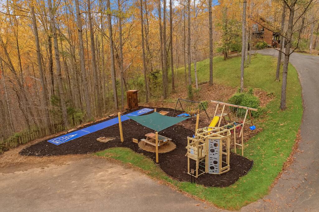 Ninja Tower*Views*Shuffleboard*Hot Tub*Private