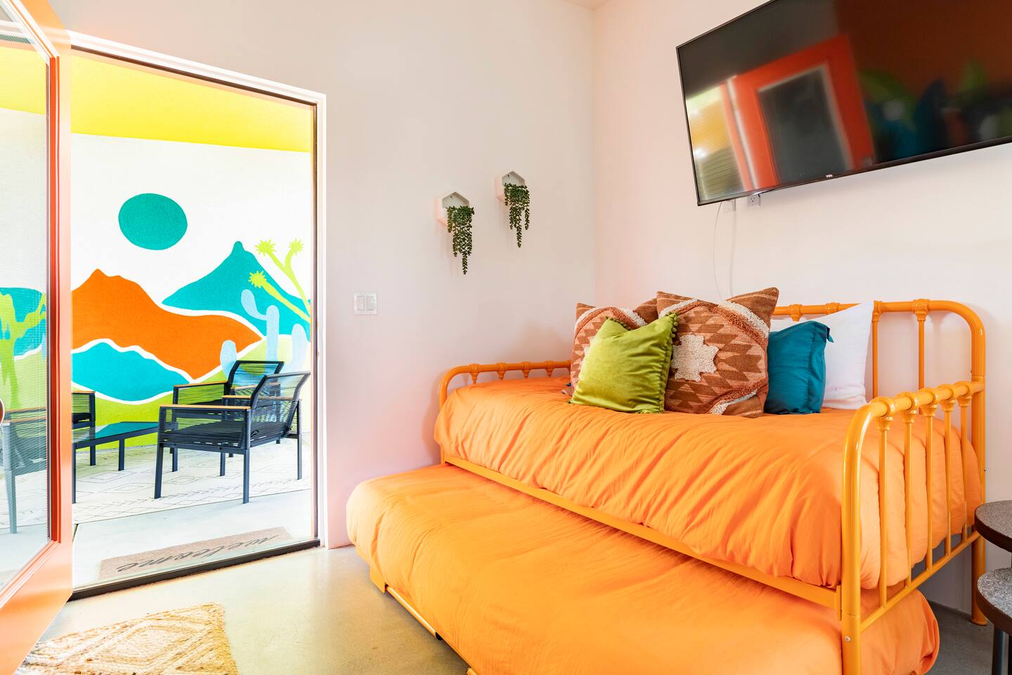 Joshua tree! Stargazing ~Hot Tub~Firepit ~Hammocks