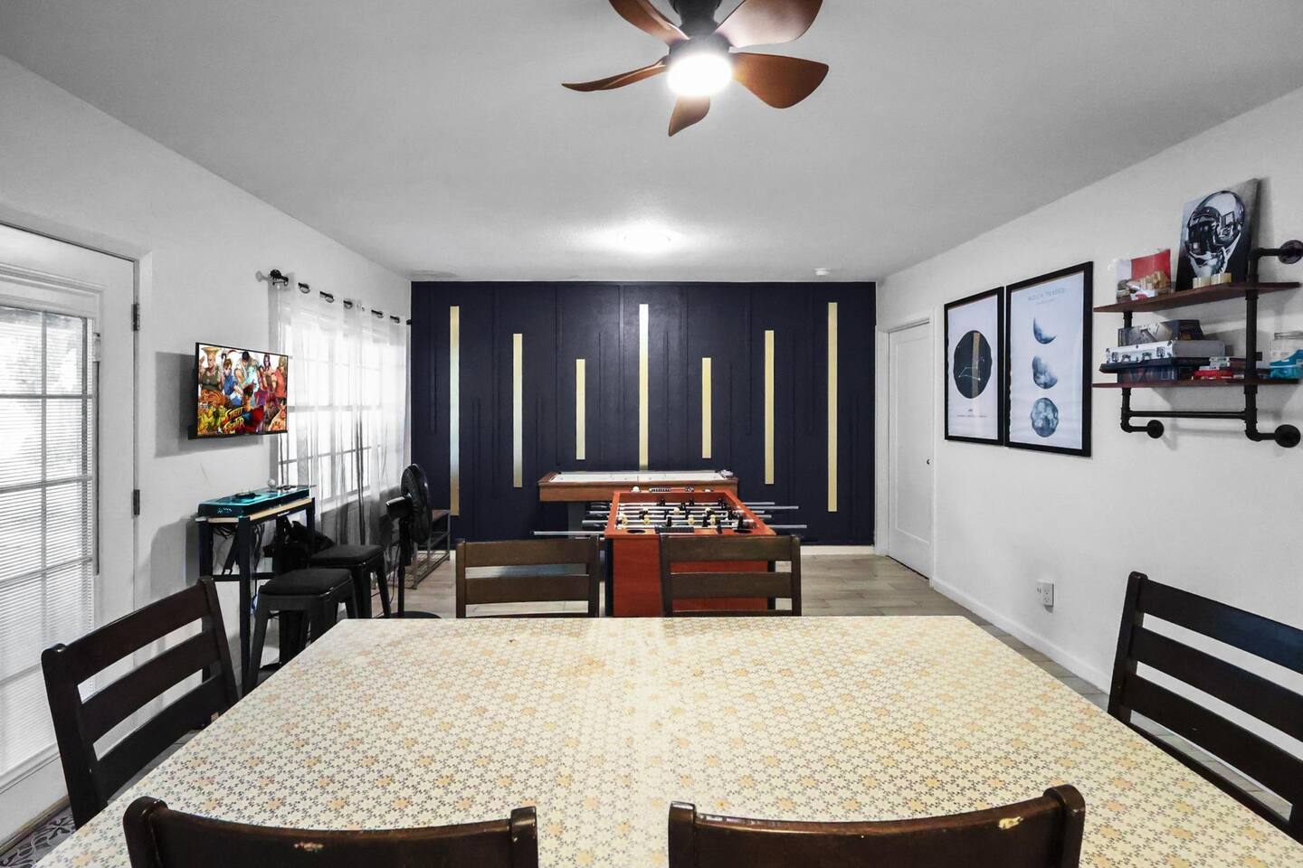 Lovely Home| Pool table| HotTub| Central Location