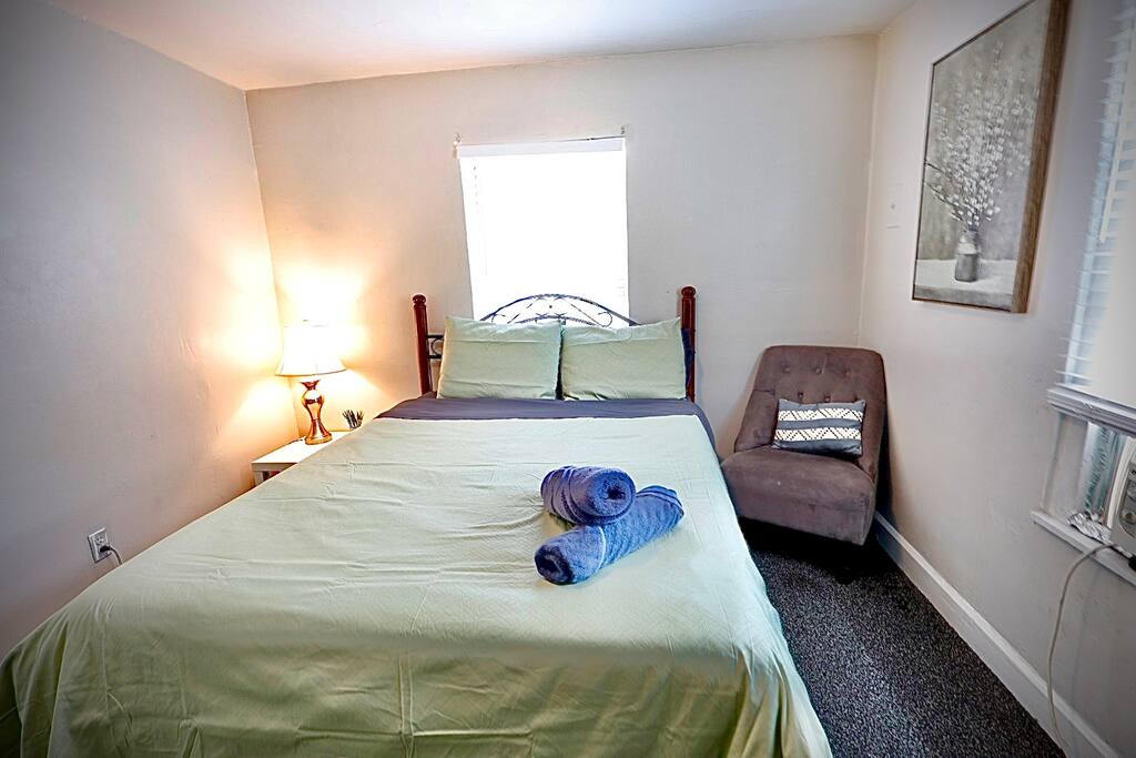 Clean Home/ 3 miles to Downtown Indianapolis