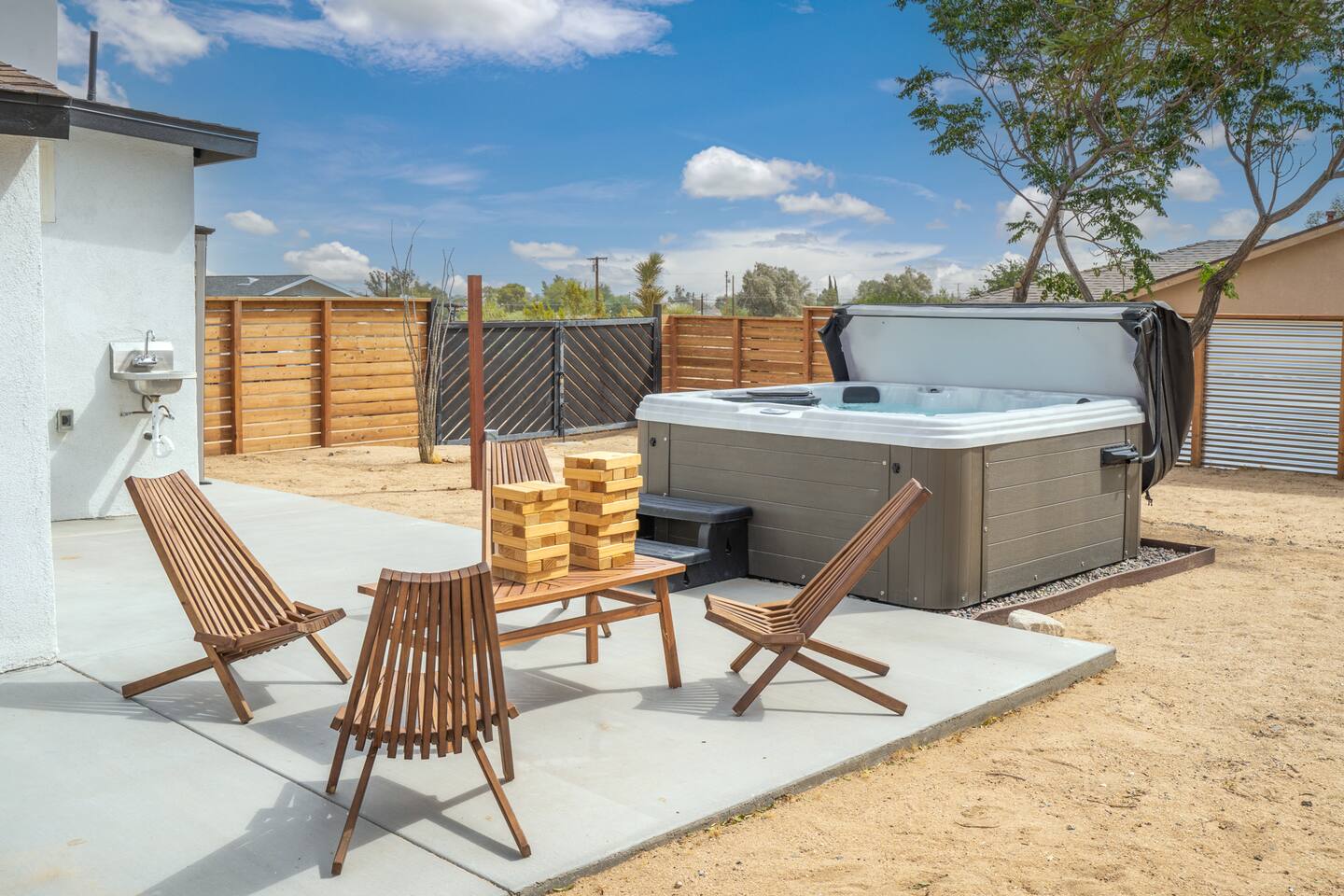 Modern Home | Hot Tub | Central | Casa Blanca