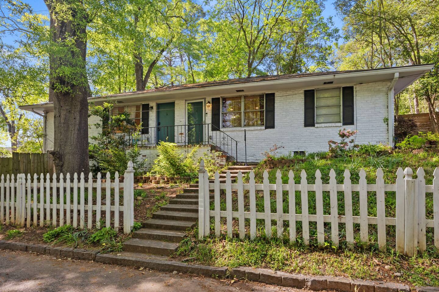Stylish 2BR Vintage Apt in Buckhead Near Lenox