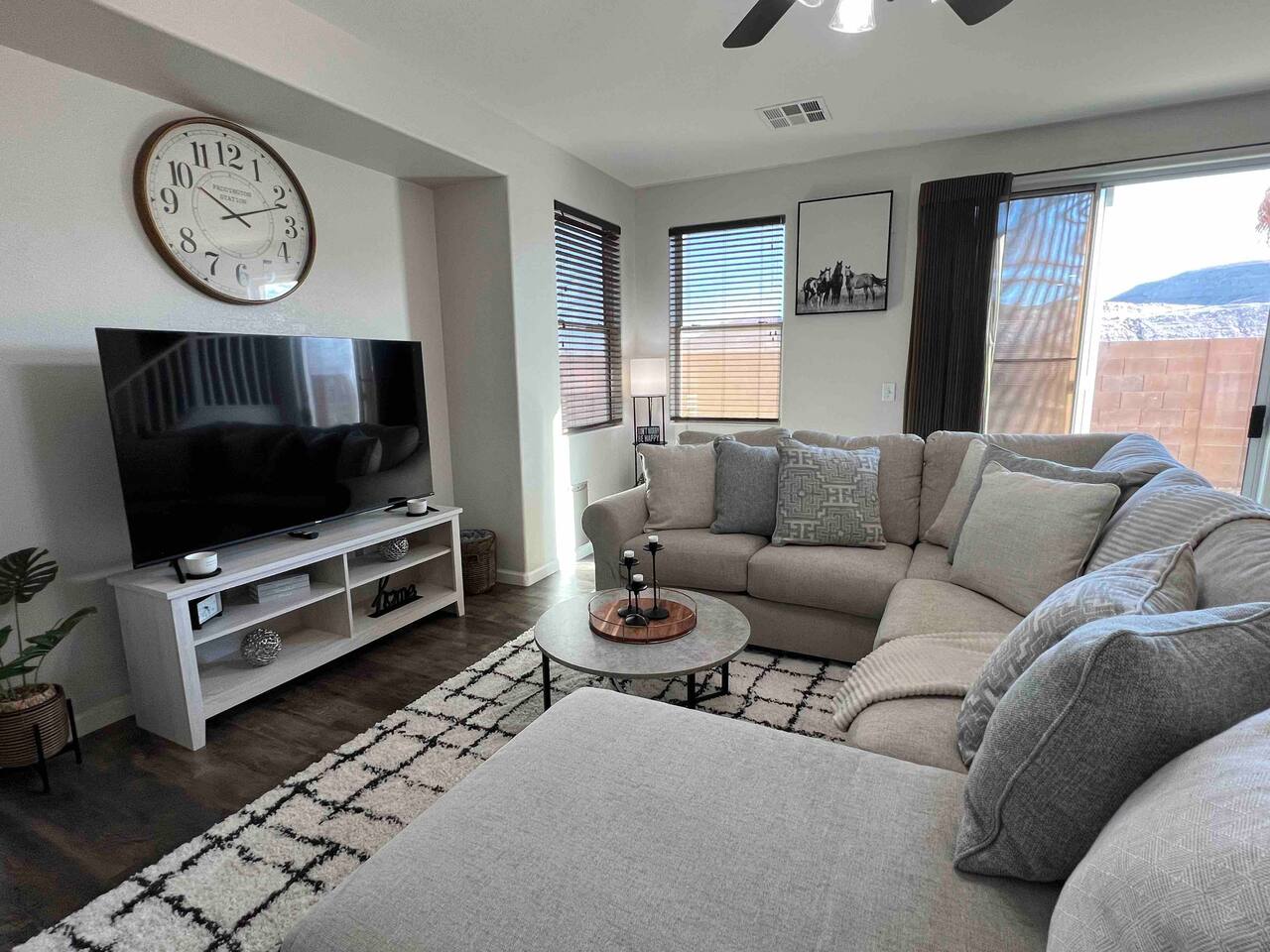 Newer Vegas  House w/Desert Views  10min  to STRIP