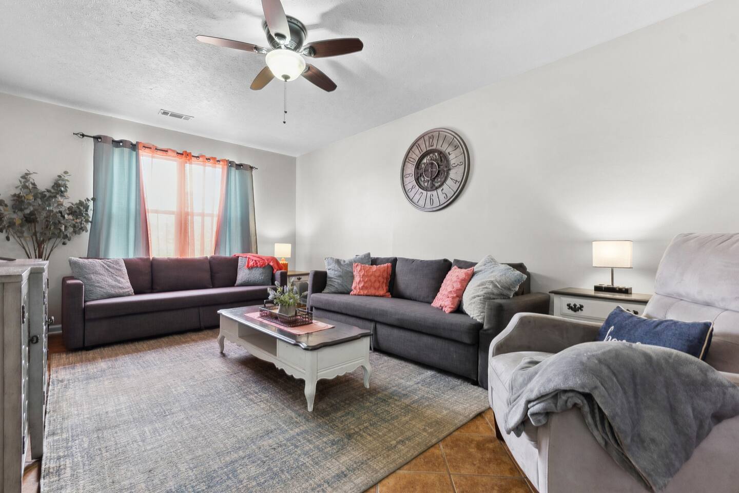 Spacious Retreat | Sleeps 12 • Foosball • 7 Beds