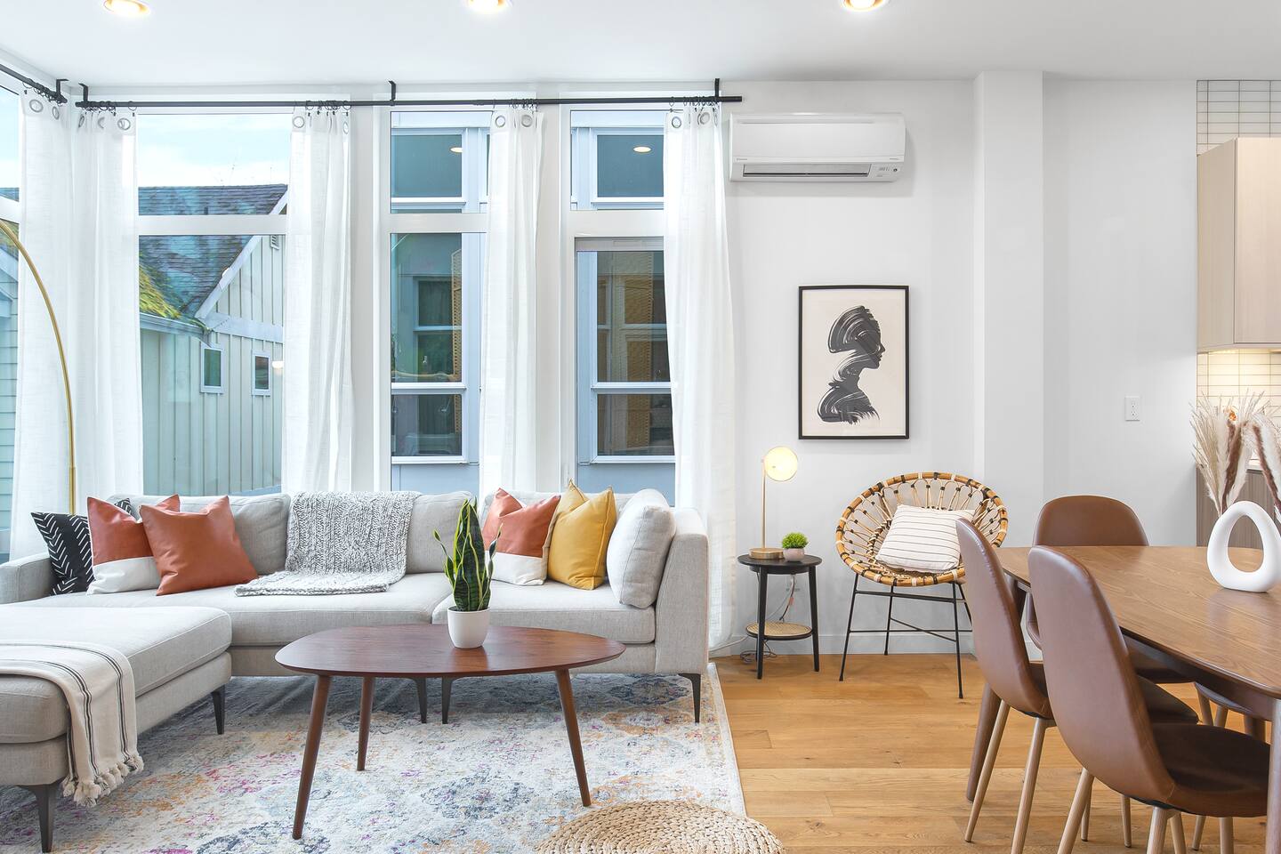 Walk to CapHill 3B2B Designer w/ Rooftop & Parking