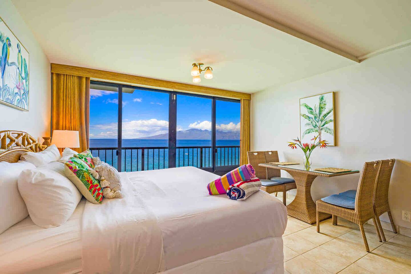 Kaanapali Breeze and 180 degrees Ocean View!