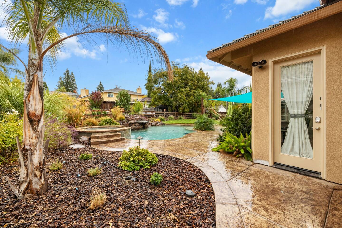 Tranquil Retreat: Pool, Spa, Firepit, Peloton, WFH