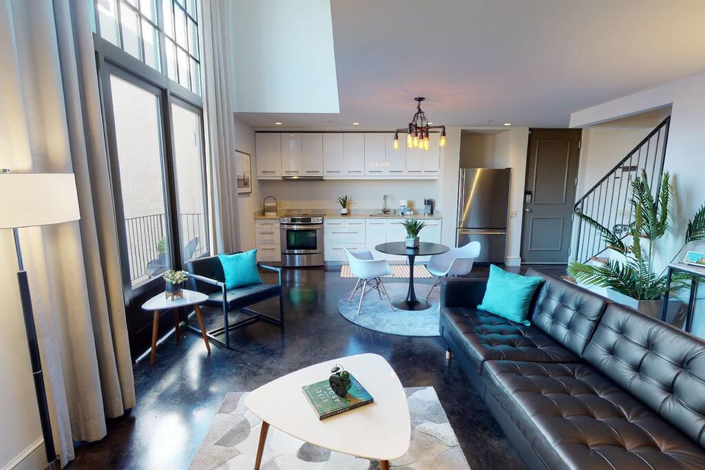 Heart of Cloverdale Loft - Free Gated Parking