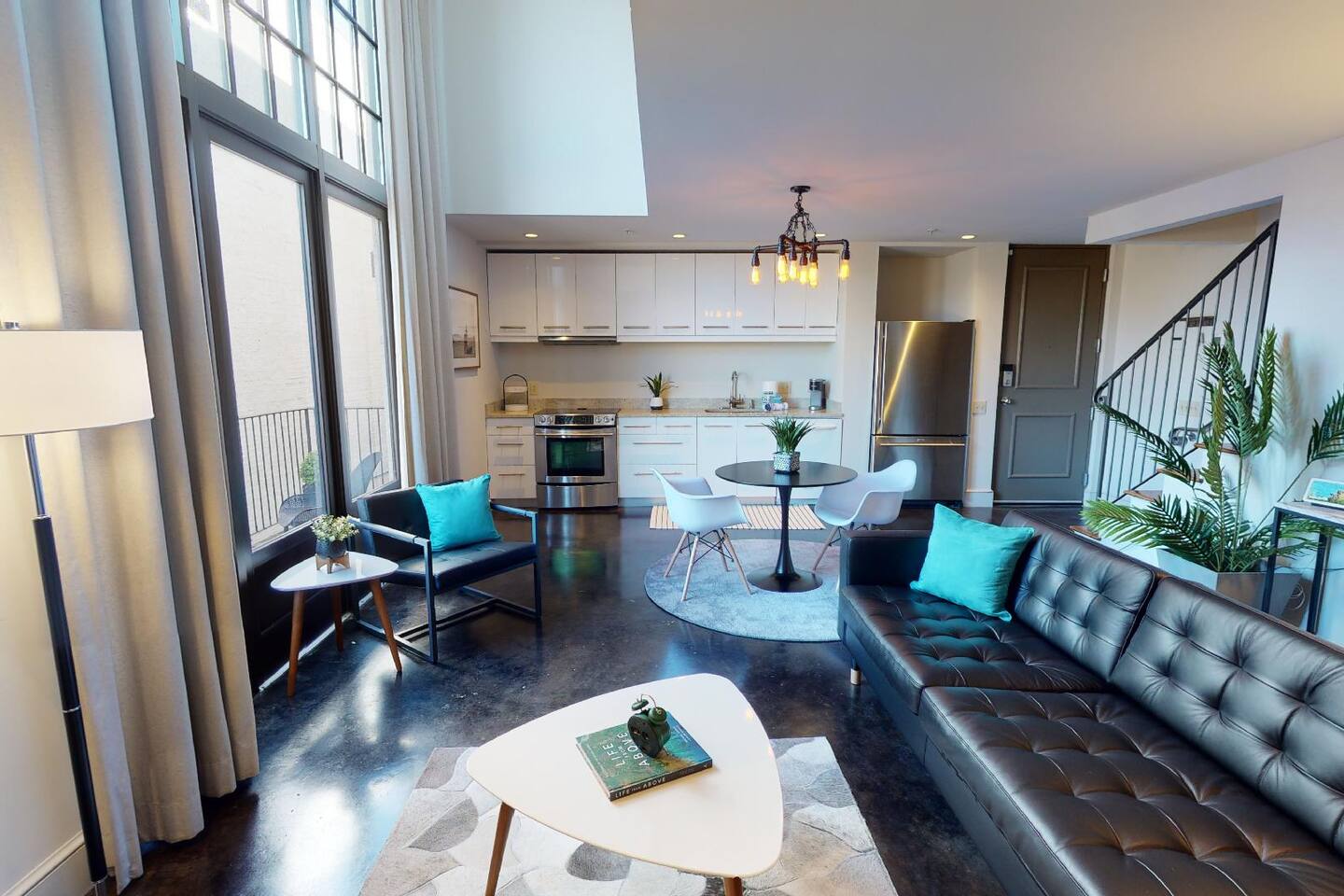 Heart of Cloverdale Loft - Free Gated Parking