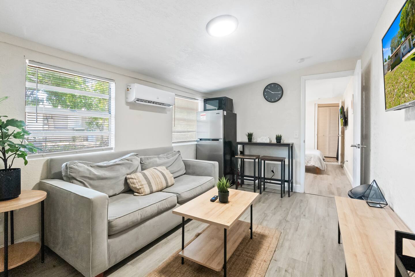 Cozy Queen Suite | Near Lauderdale-by-the-Sea