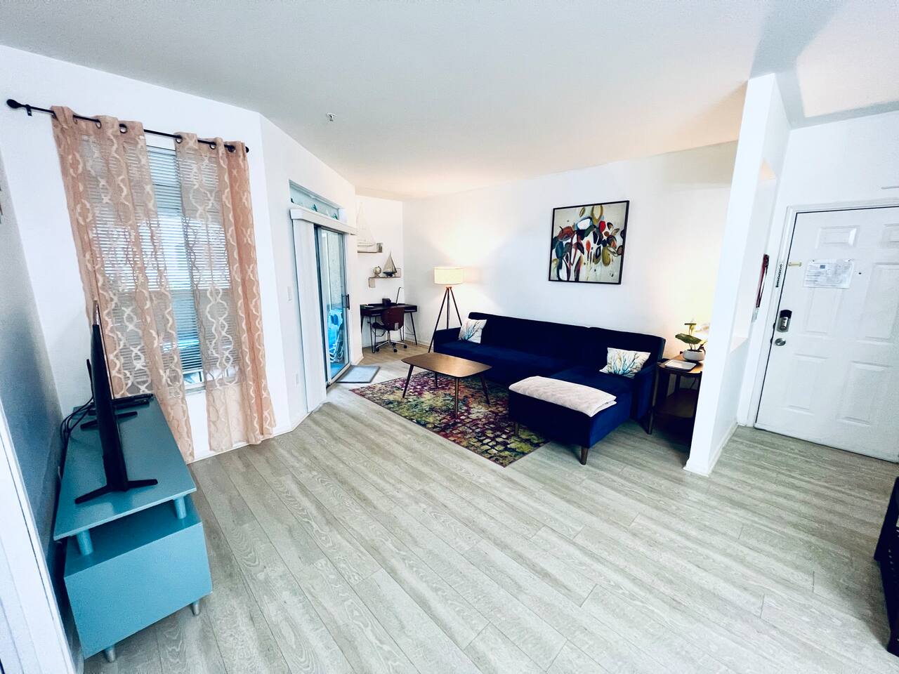 o STUNNING CONDO MINUTES FROM GORGEOUS BEACHES o