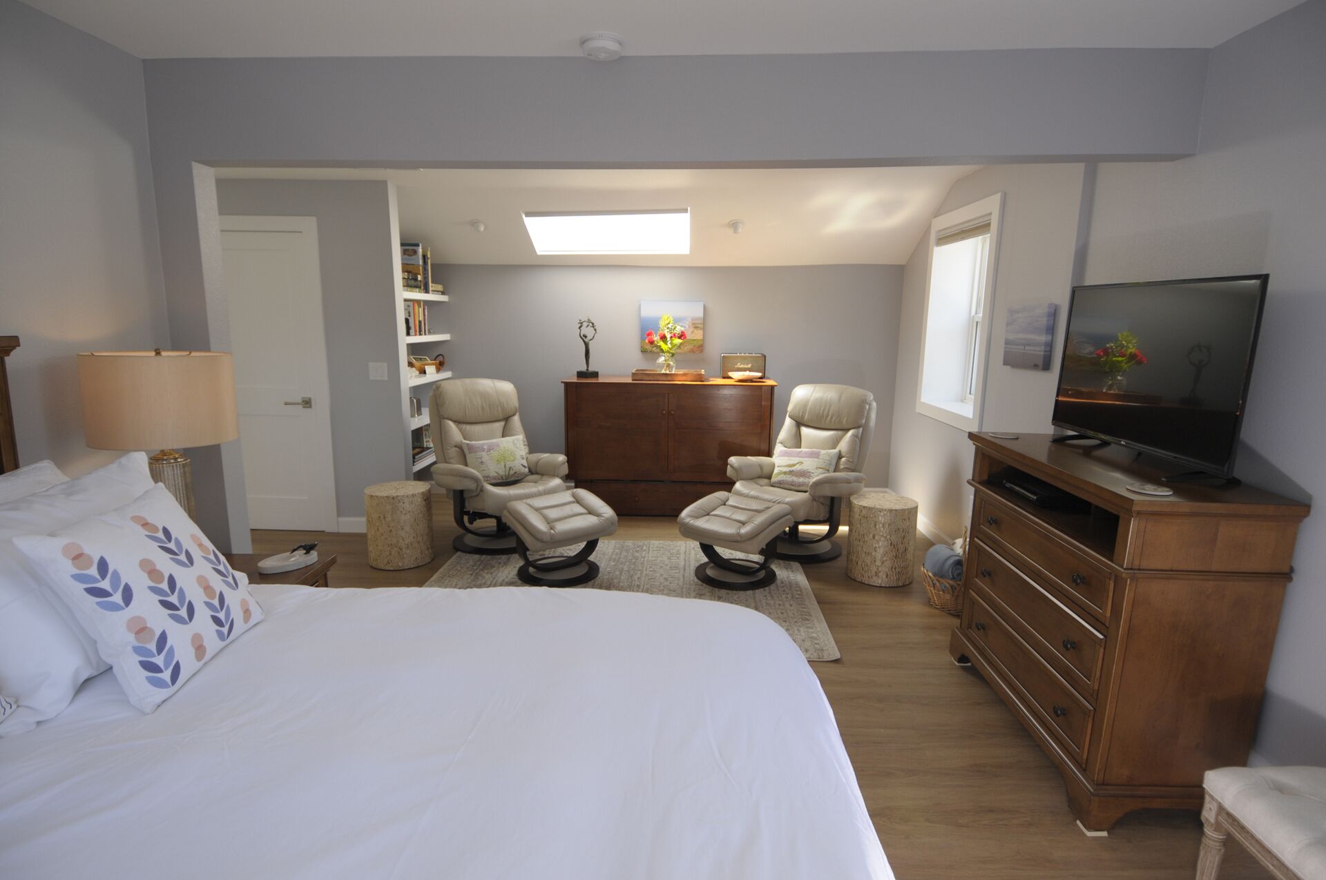 View from king size bed of the area that the queen size bed is in.
