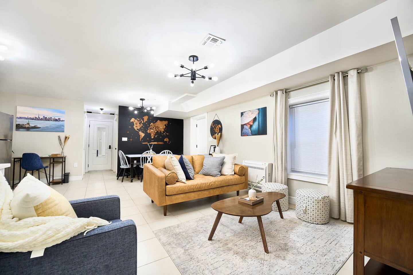 Take pleasure of the modern open concept layout.

Features:
- dining area
- living room
- Office space