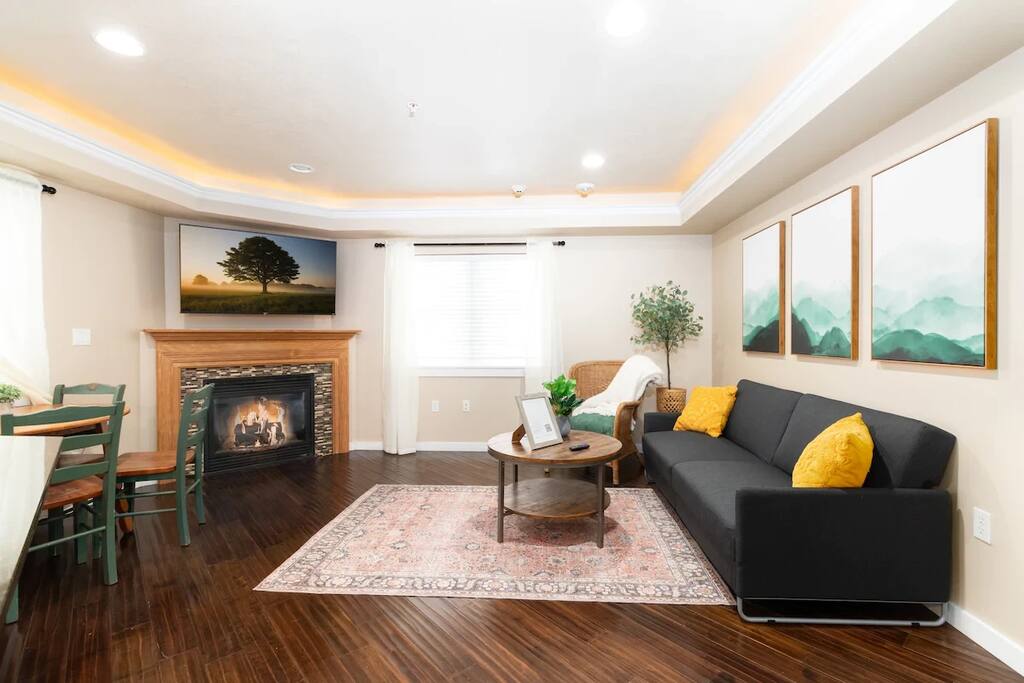 Pet Friendly Place above the City!