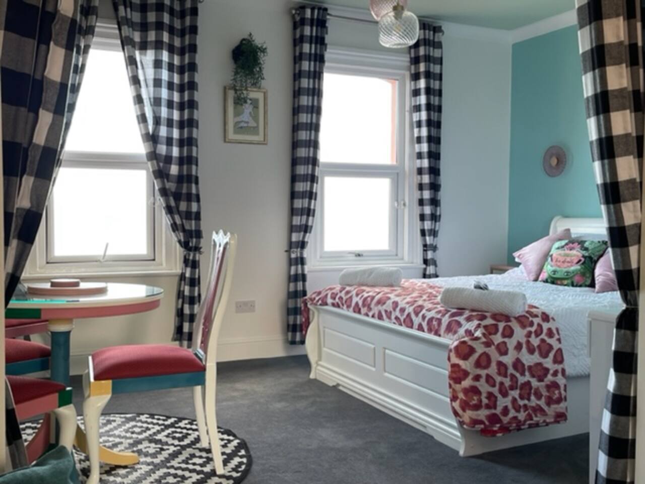 "The Parlour" Seafront Apartment - Sleeps 4