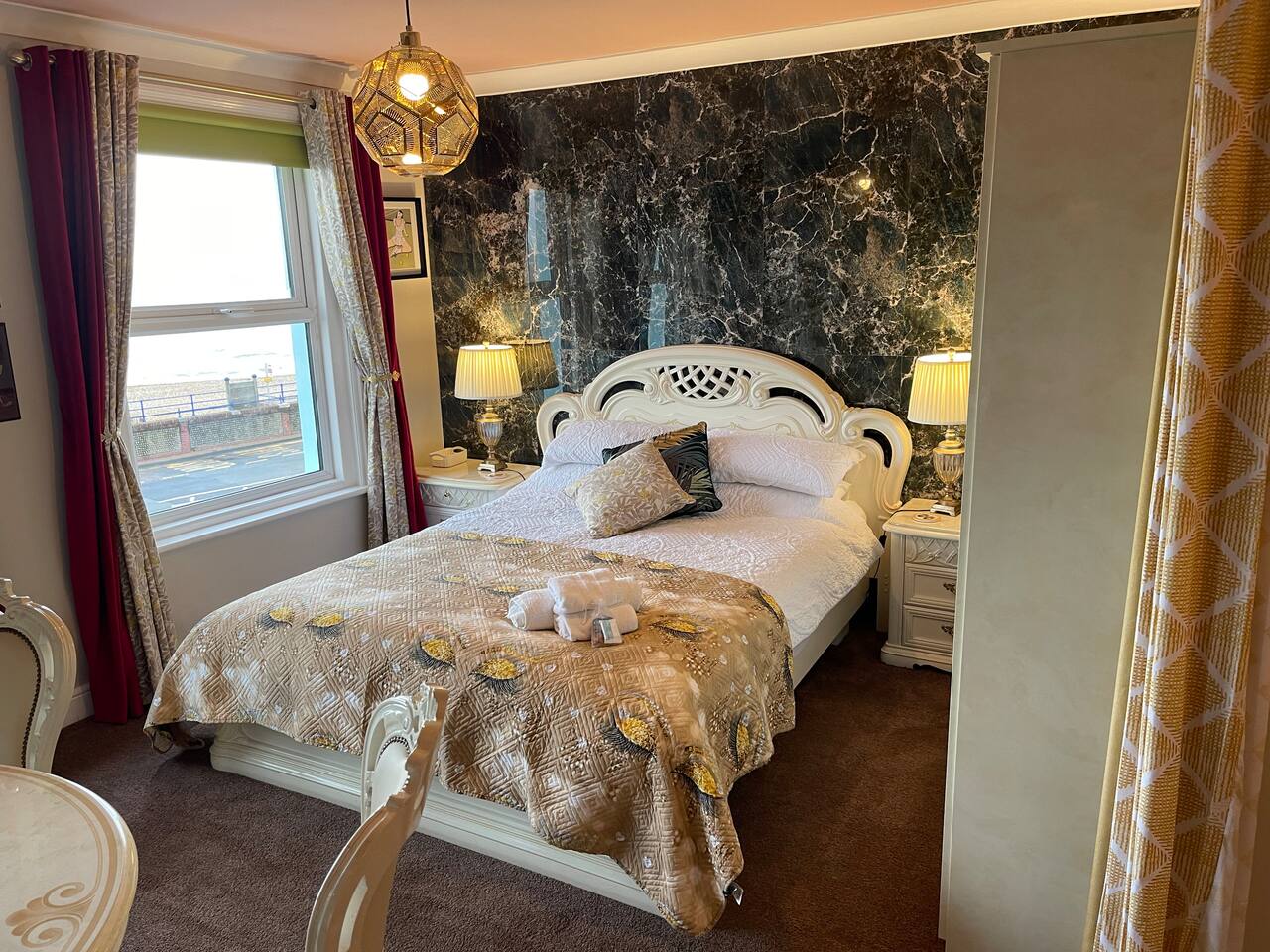 "The Italian” Seafront Apartment - Sleeps 4