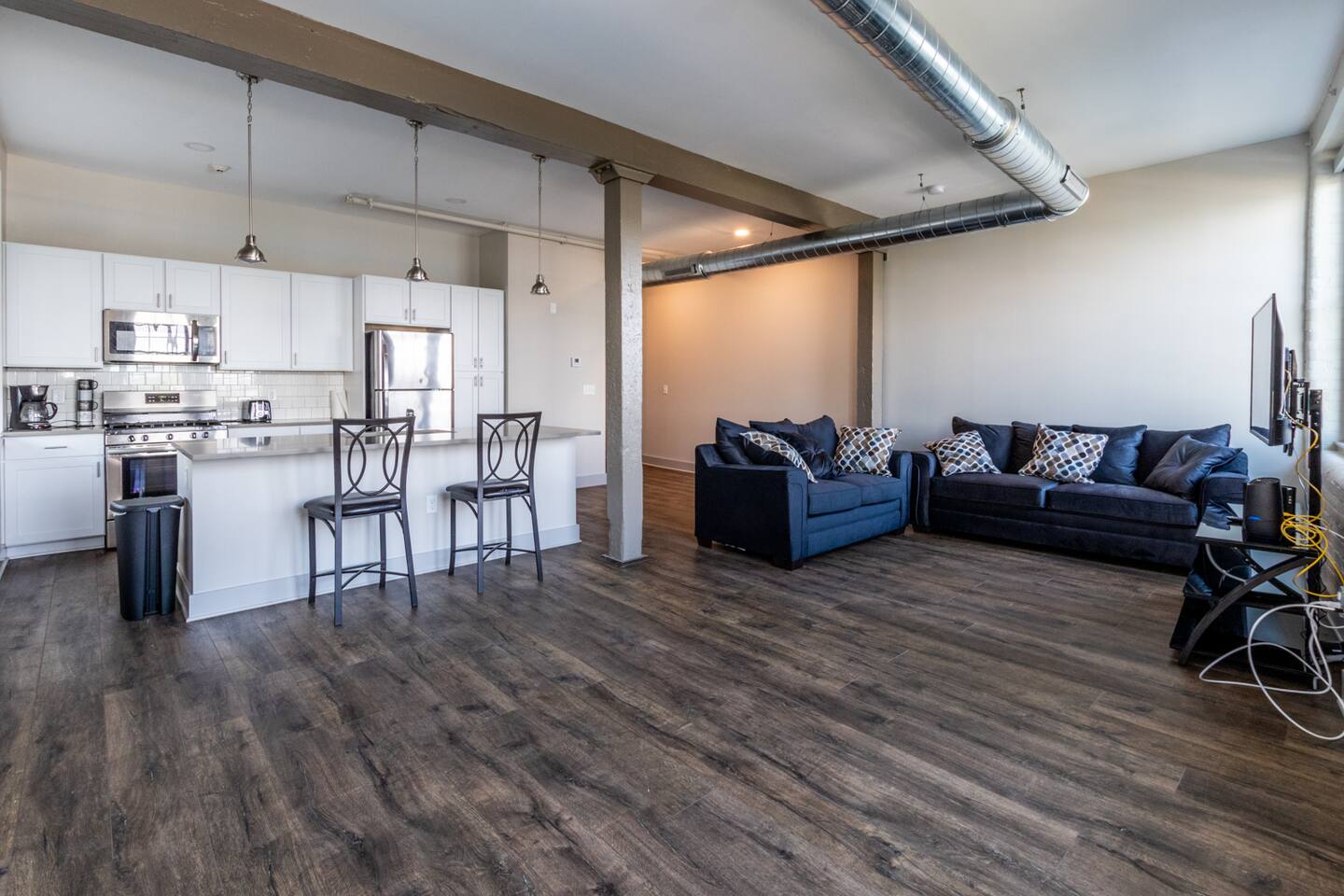 Buffalo/Niagara Colossal Condo-Monthly rates