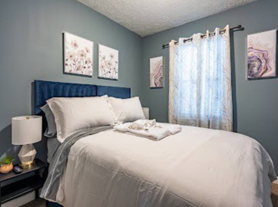 Amazing & tranquil room in a beautiful home