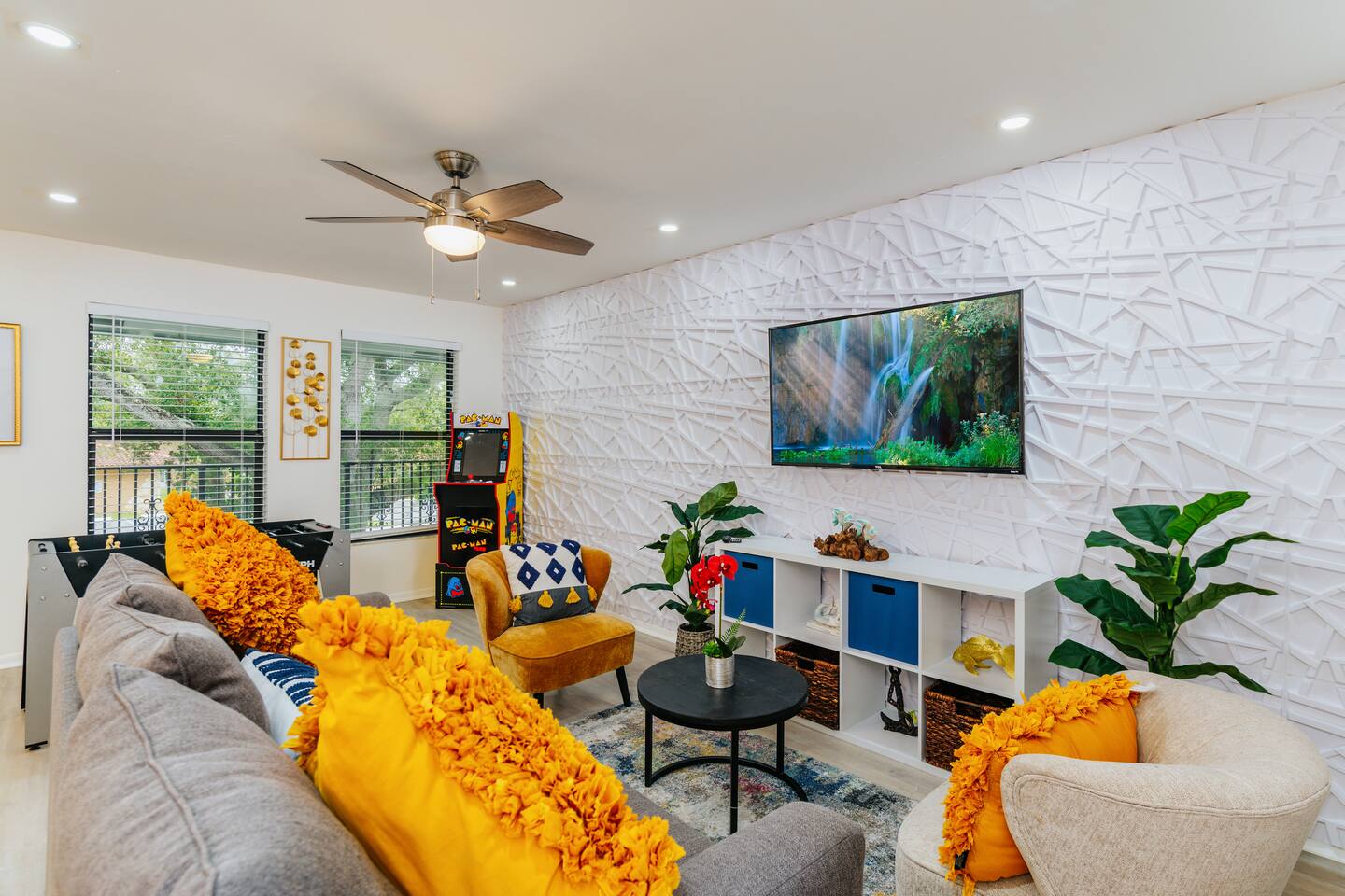 Modern Apt with Arcade Near Beach