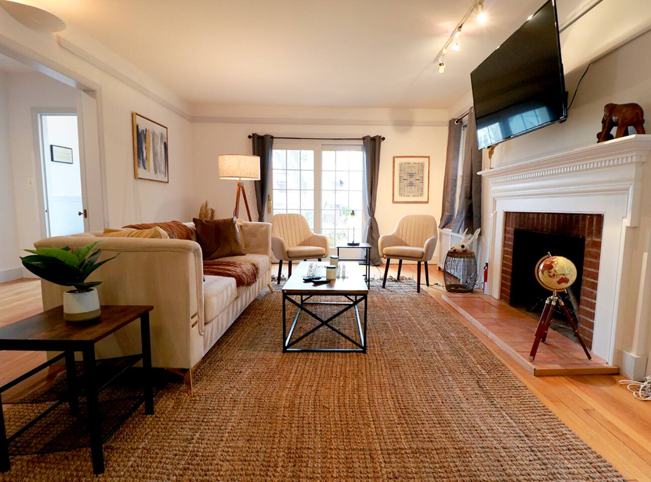 Grand Mid-Century 3BR • Near University • Game Rm