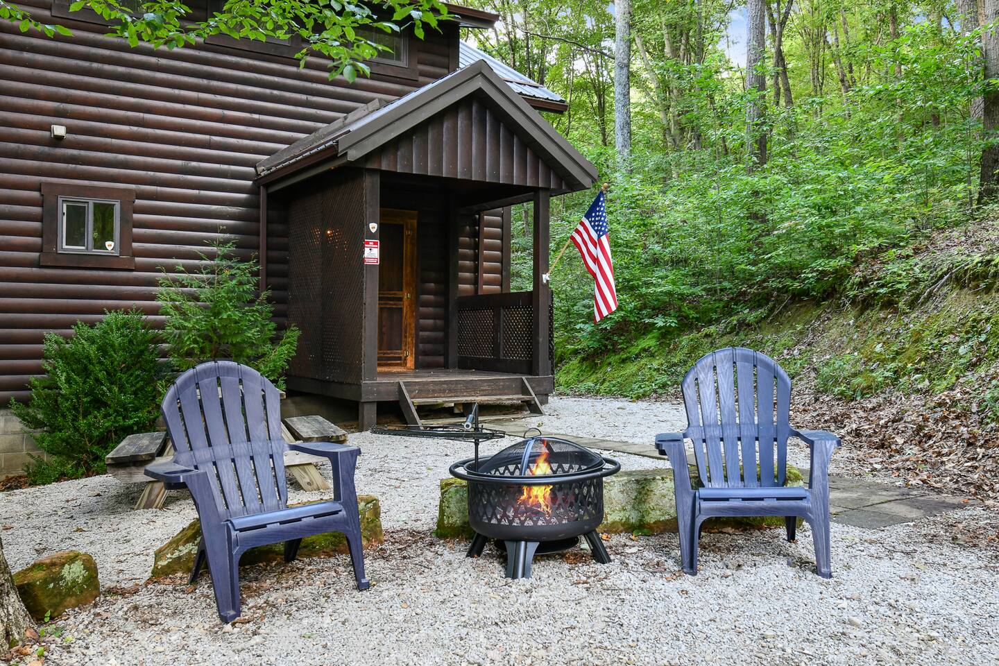 Cozy Couples Cabin! Hot Tub! Romantic!