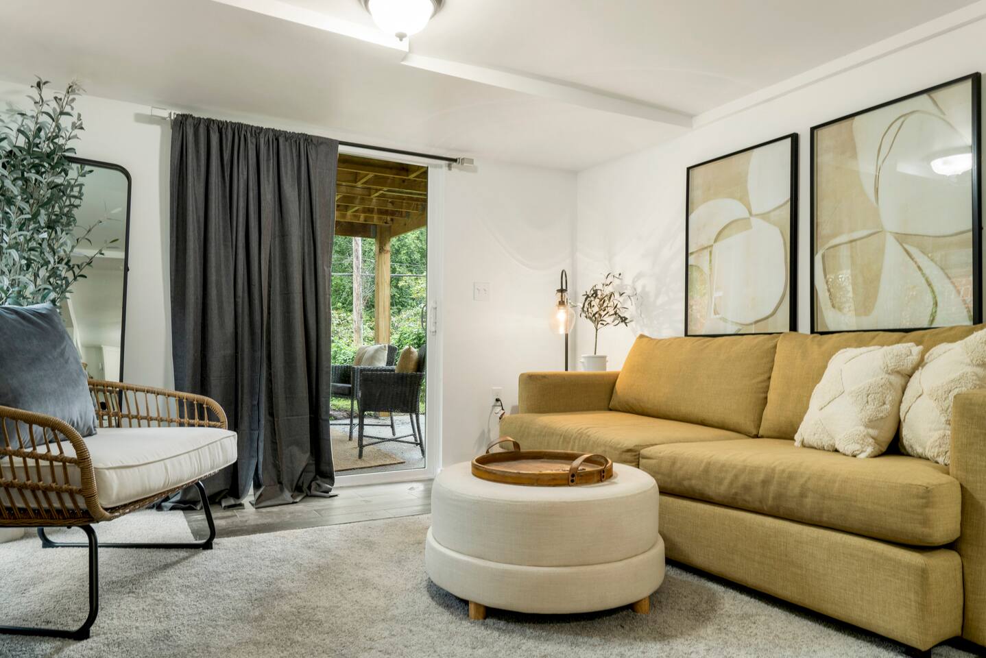 Bella Luna | Downtown Suite | Cozy Affordable Stay