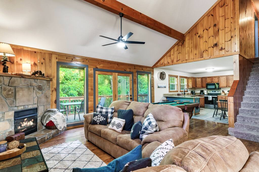 Fall Specials!Fire Pit!2 Kings! Hot Tub|Pool Table