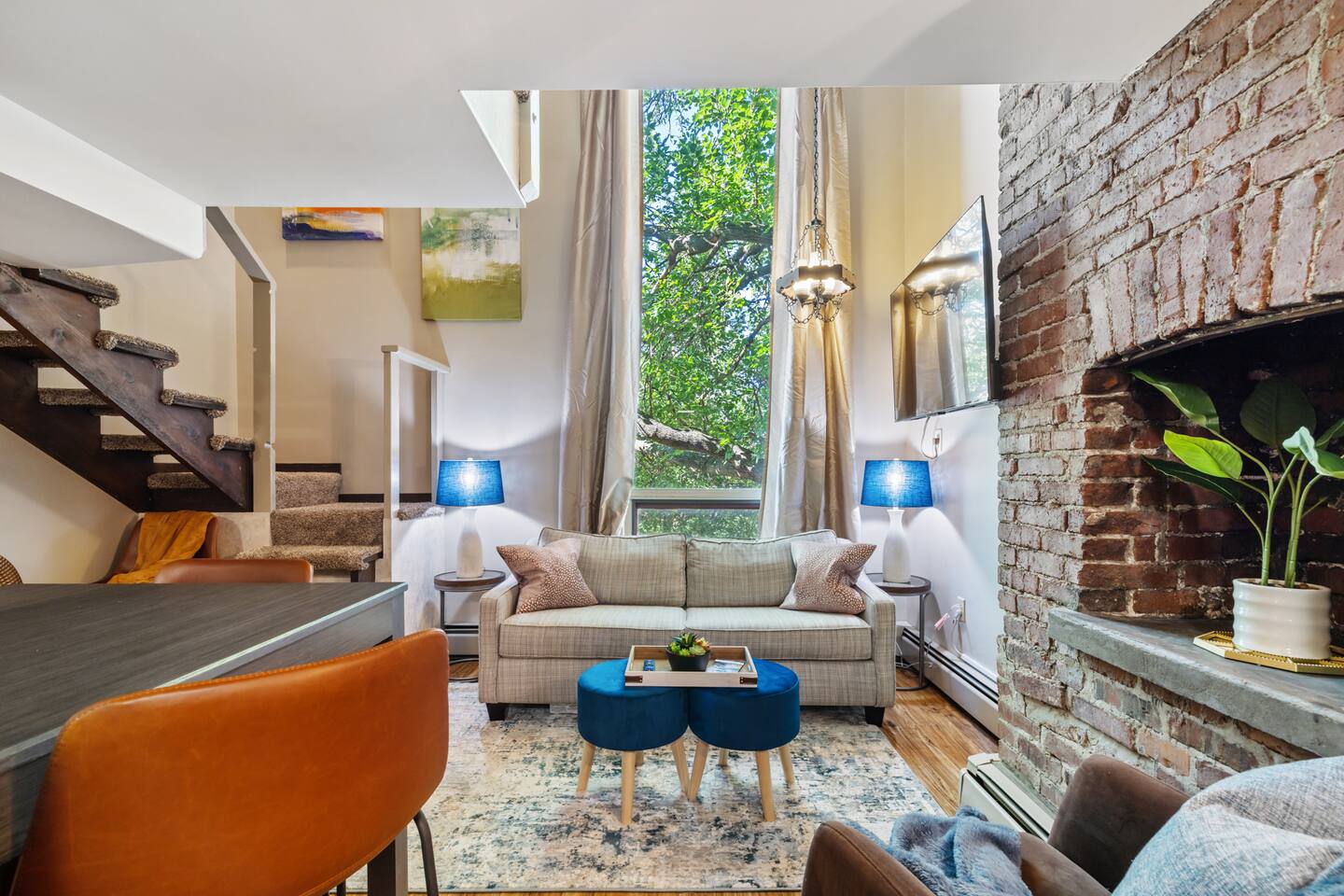 Queen BD Loft Free Parking, 500 MBPS WiFi 5