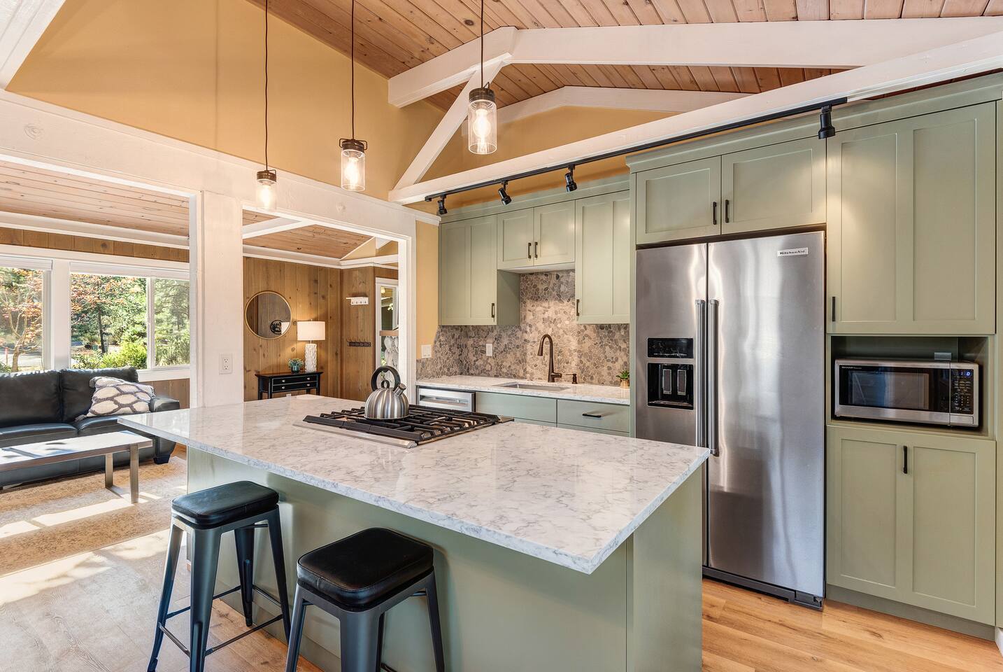 Walk to Everything! Hot tub, Waterpark passes