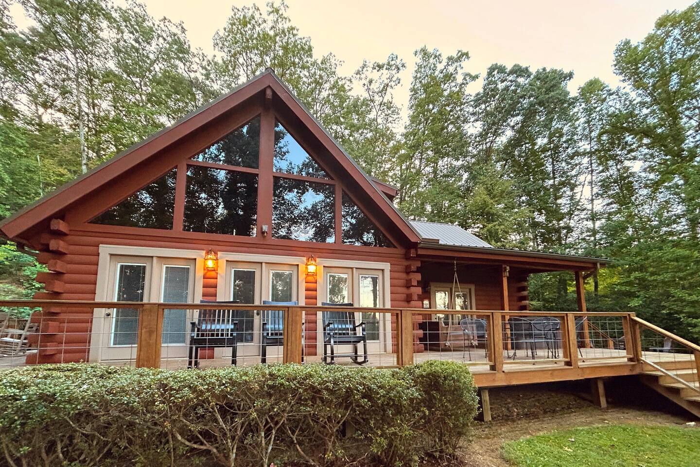 Spacious Cabin Escape | HotTub | Pool Table | Pets