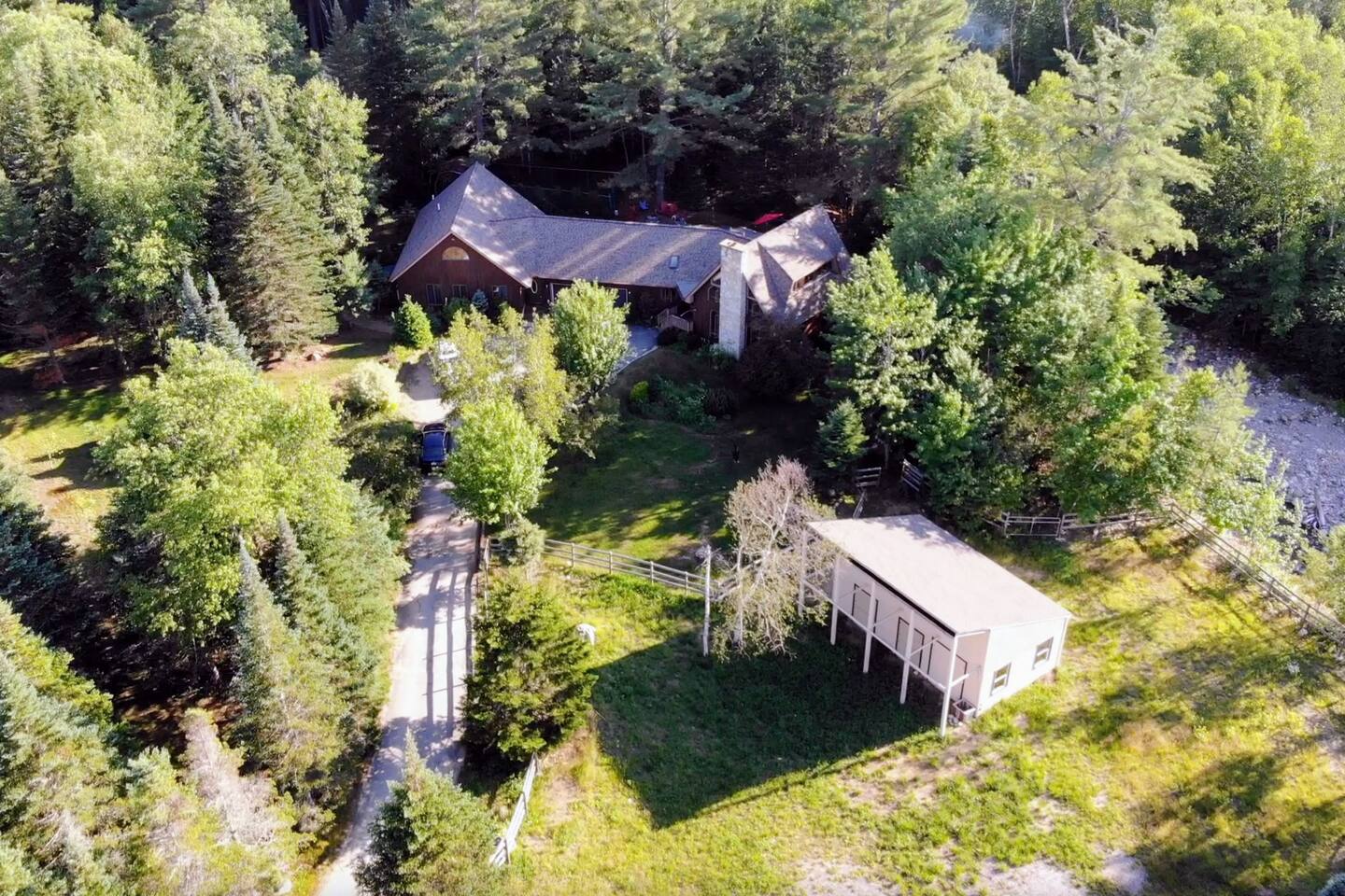 8BR Incredible White Mountain Getaway Family Home!