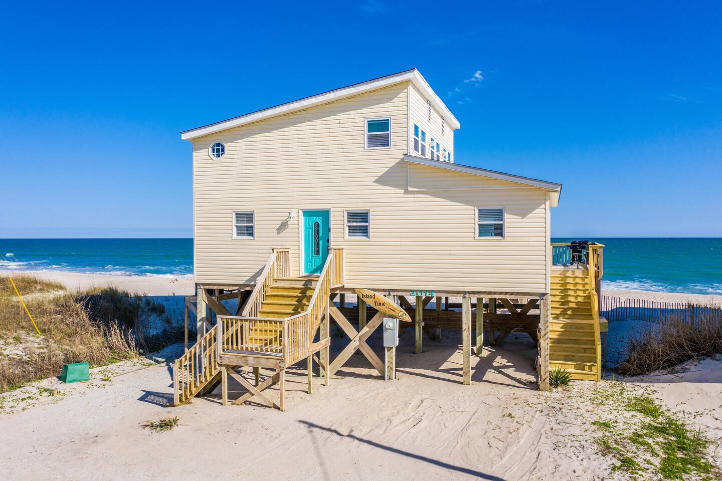 "Island Time", Peaceful 5 BR Oceanfront Home