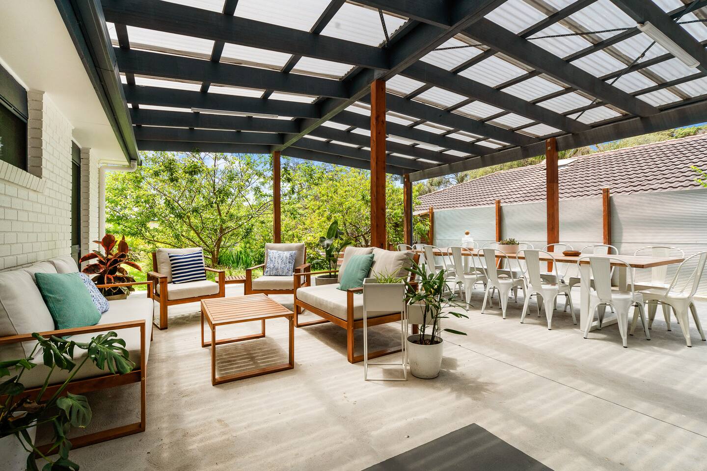 La Maison Ver La Mer by Ready Set Stay