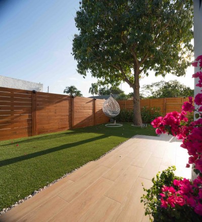 Roseland upstairs rental in West Palm Beach